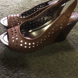 Kenneth Cole brown wedge